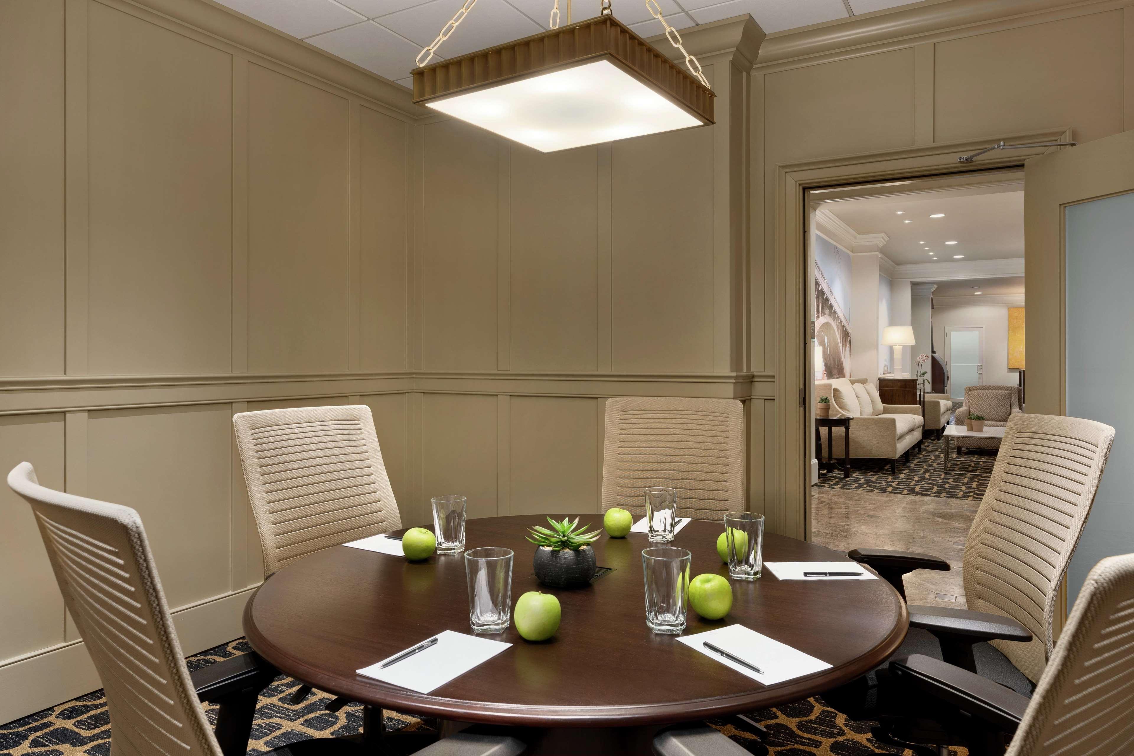 Hilton Center Hotel