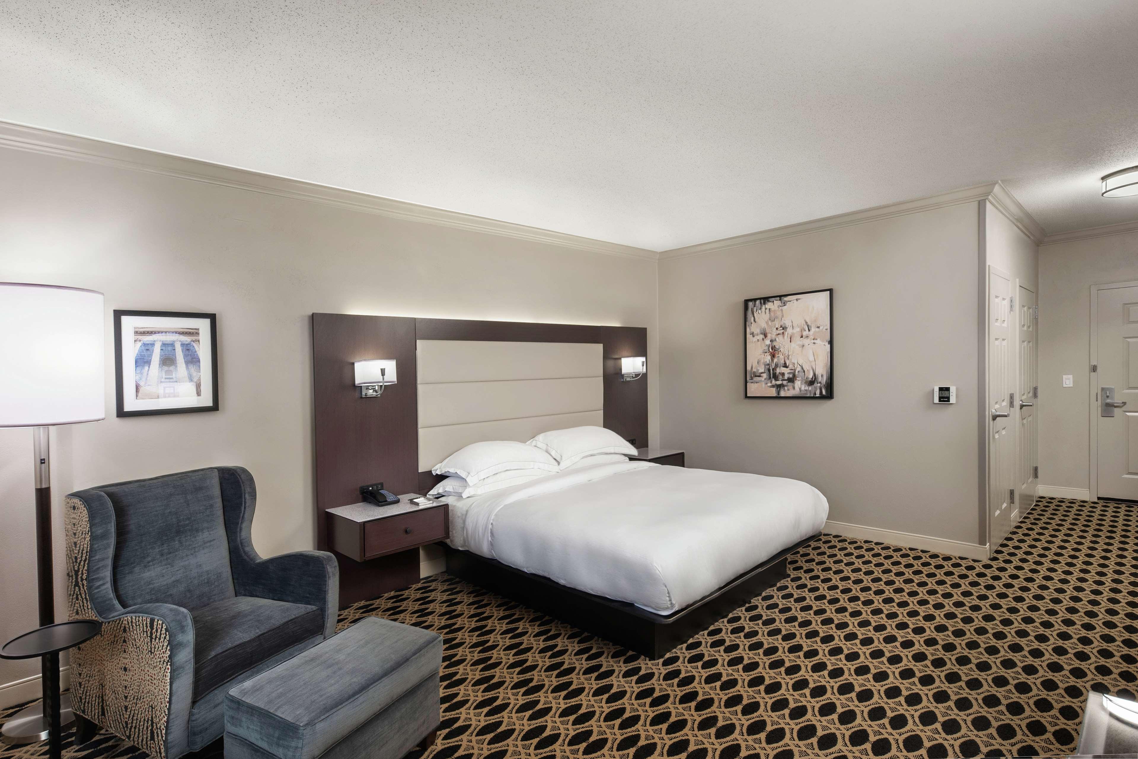 Hilton Center Hotel 4*