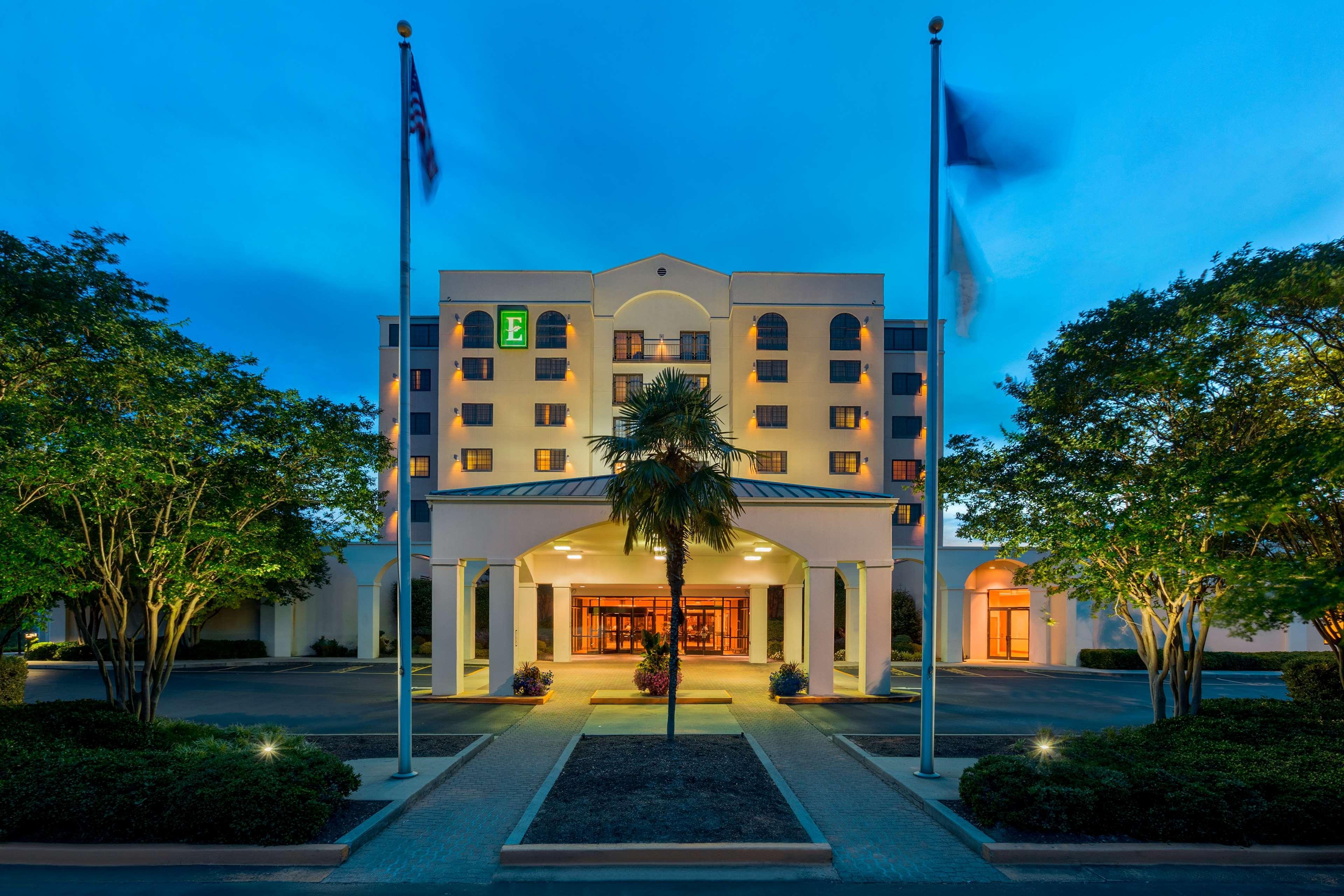 Hotel Embassy By Hilton Greystone