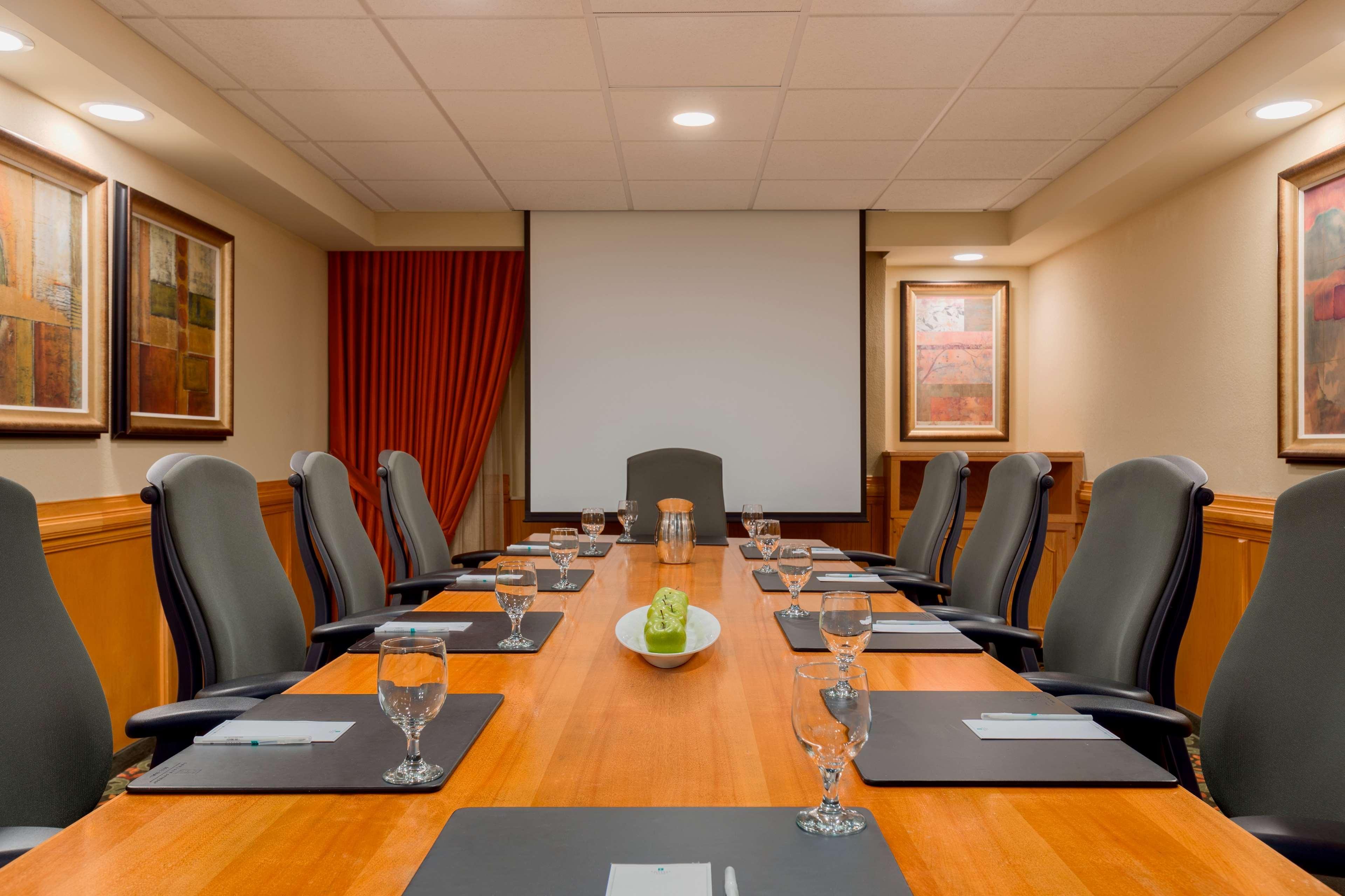 Embassy By Hilton Greystone 4* Columbia