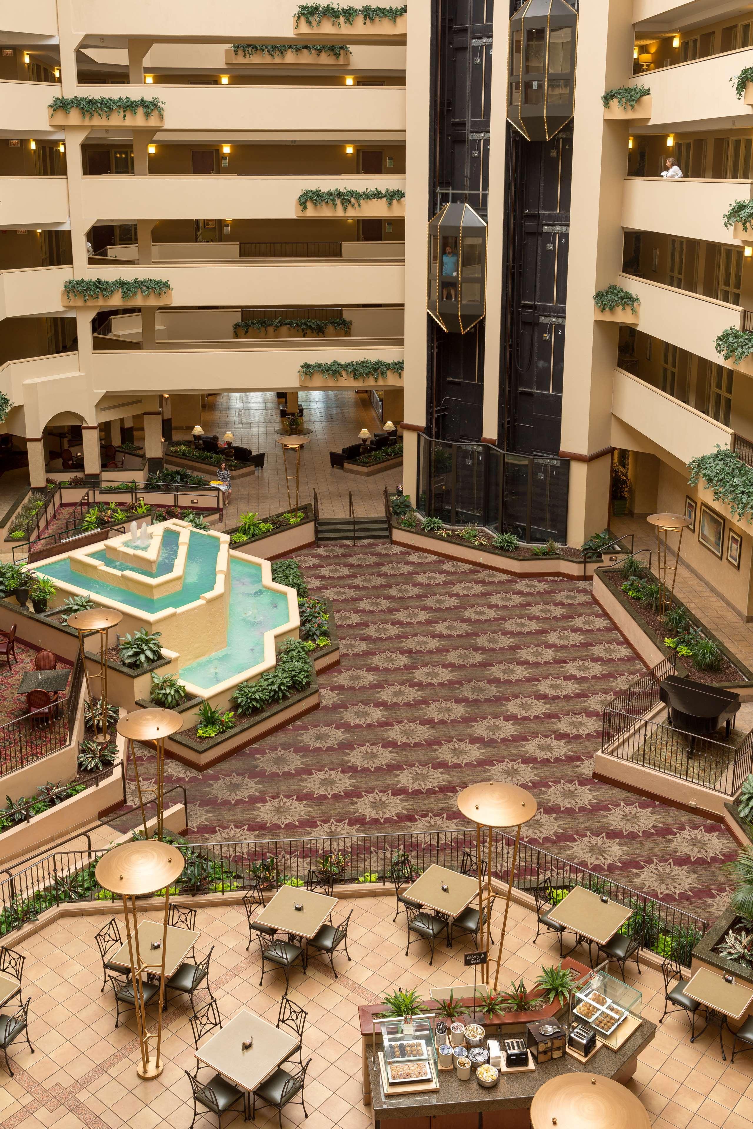Hotel Embassy By Hilton Greystone