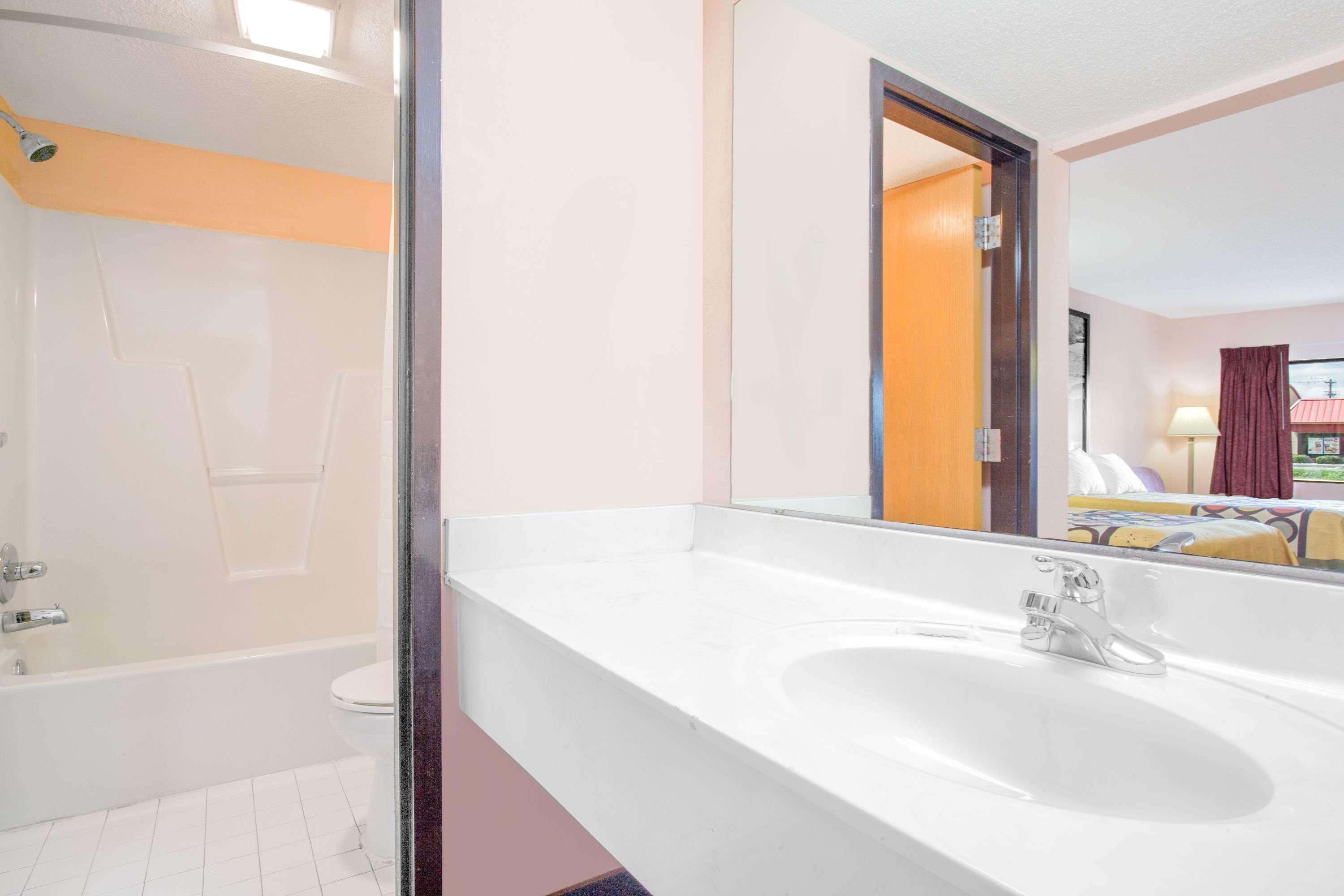 Motel Super 8 By Wyndham 2*