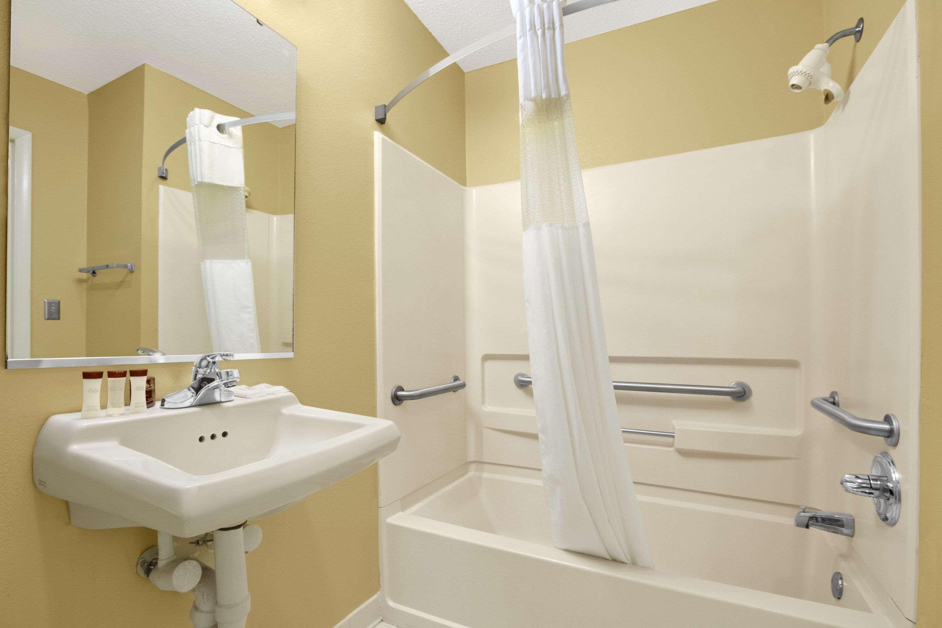 Ramada Limited - 2*