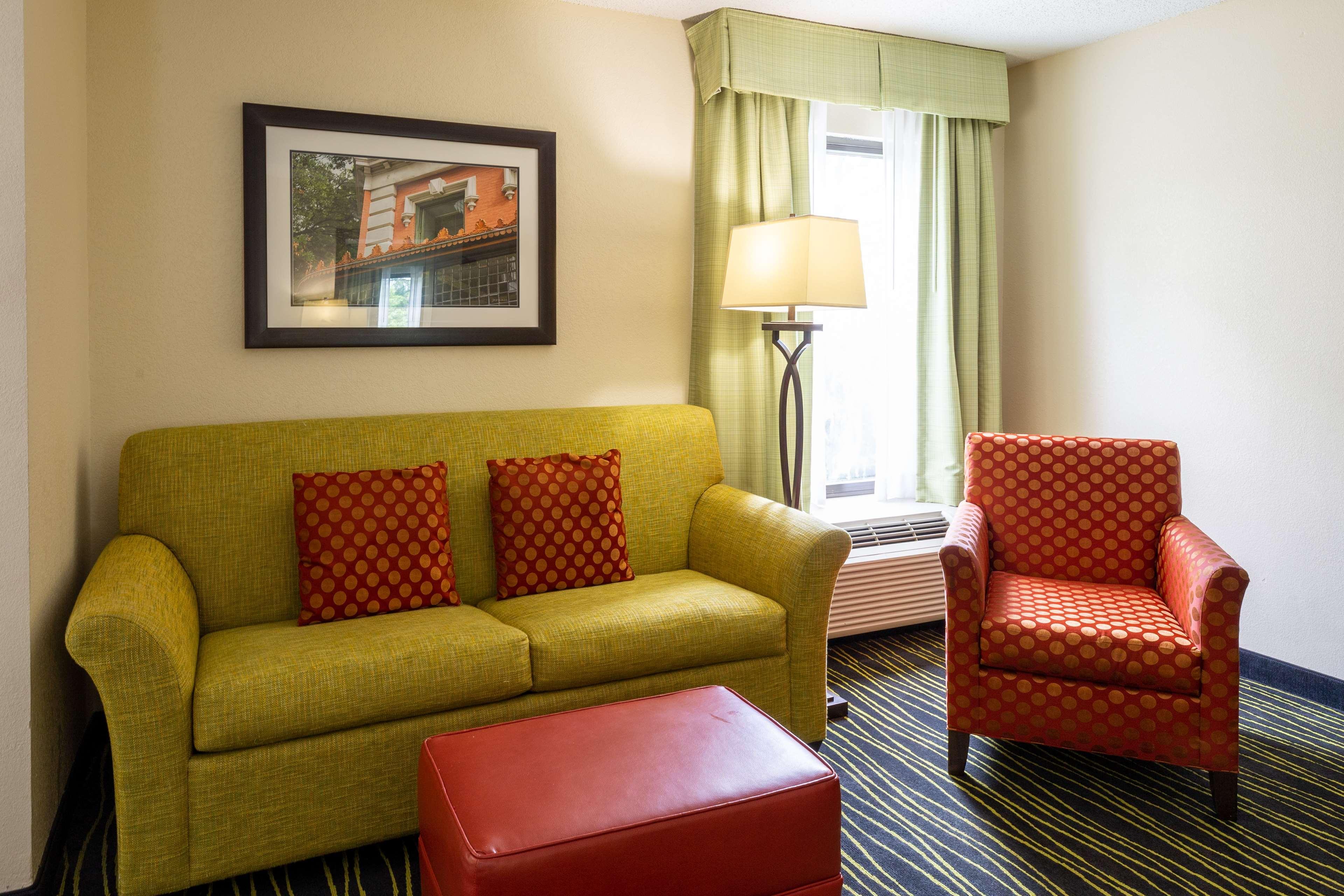 Hampton I-26/harbison Blvd Hotel 3*