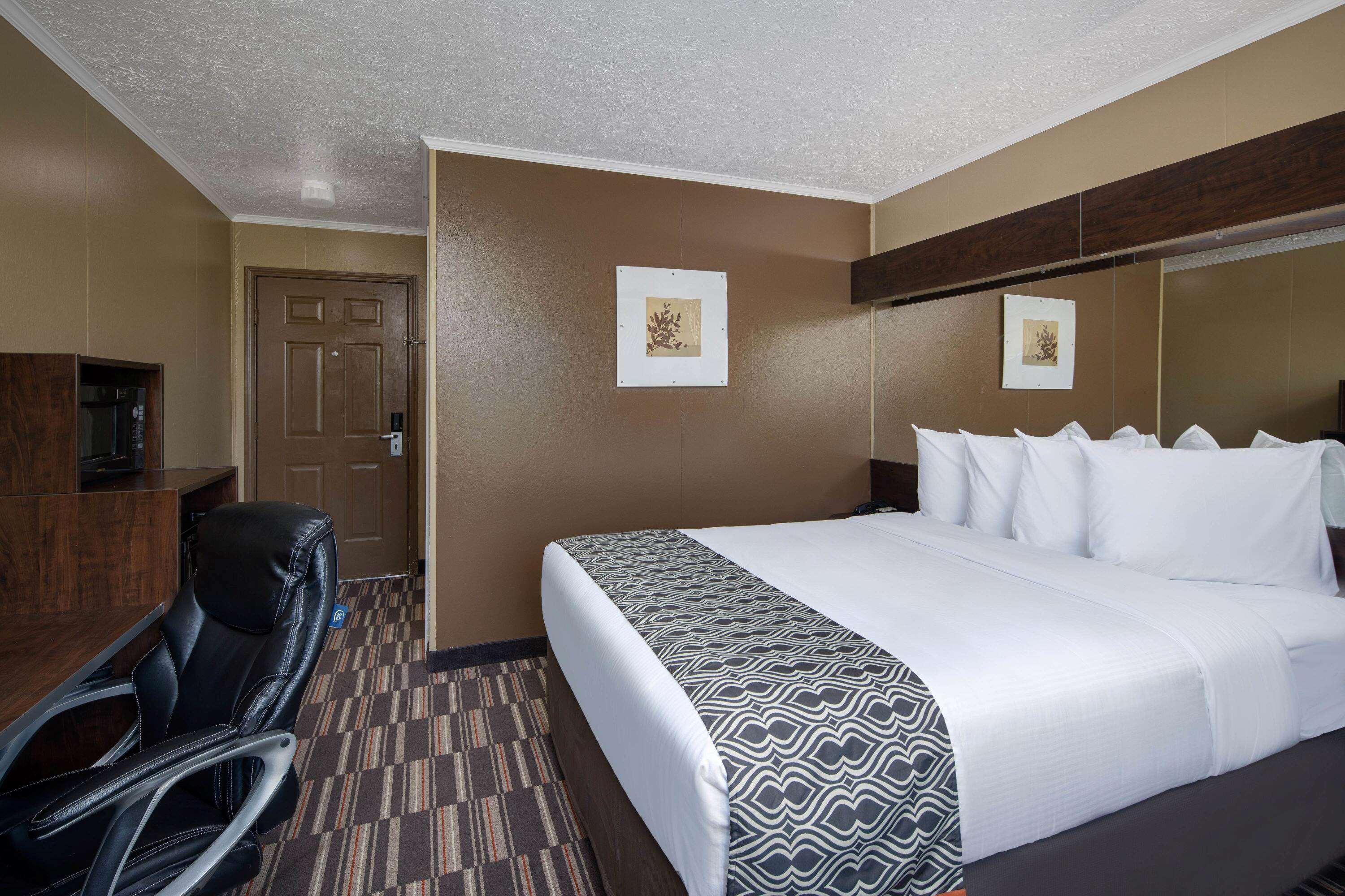 Microtel & By Wyndham Jackson N 3*