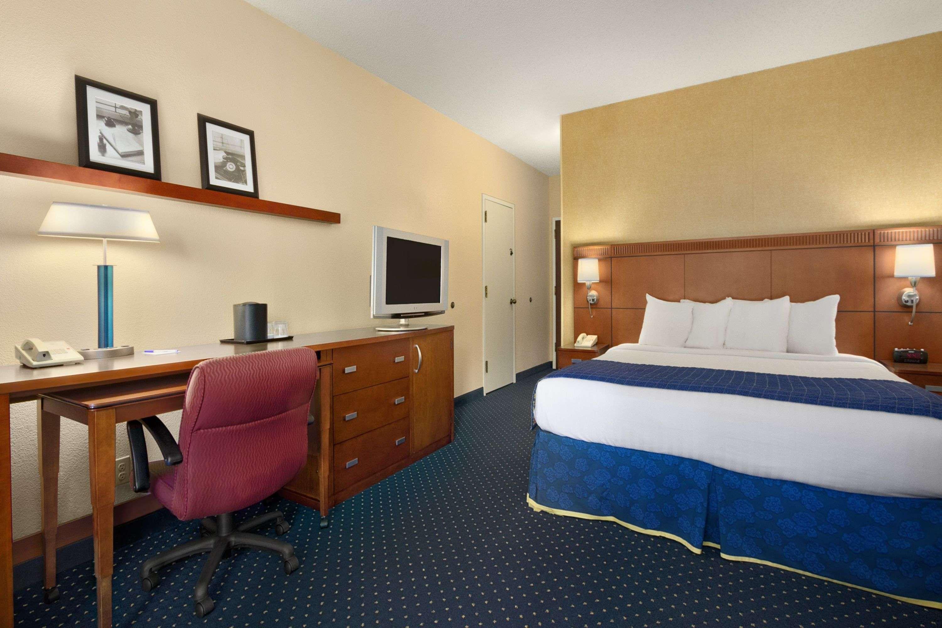 Hotel Baymont By Wyndham Northwest 3*