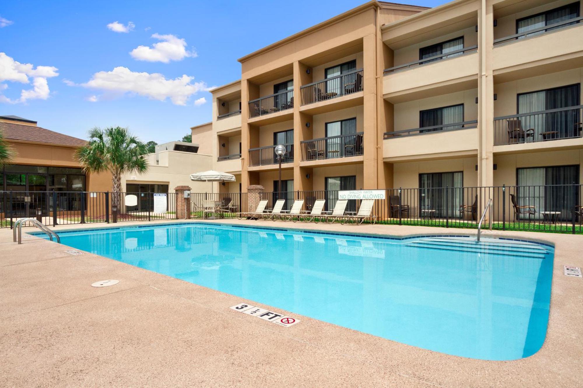 Baymont By Wyndham Northwest Hotel 3*