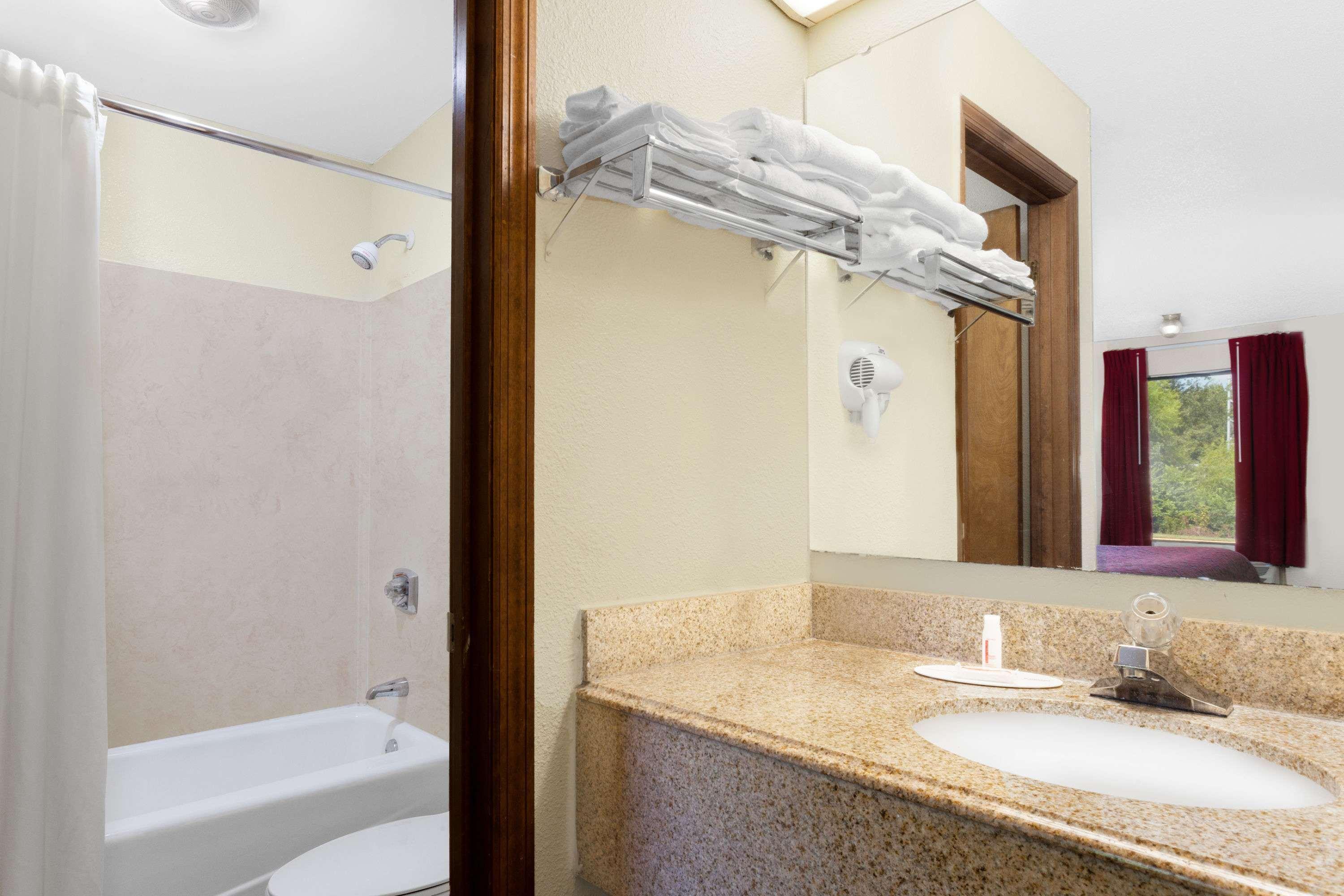 Hotel Days By Wyndham Ne Fort Jackson Columbia