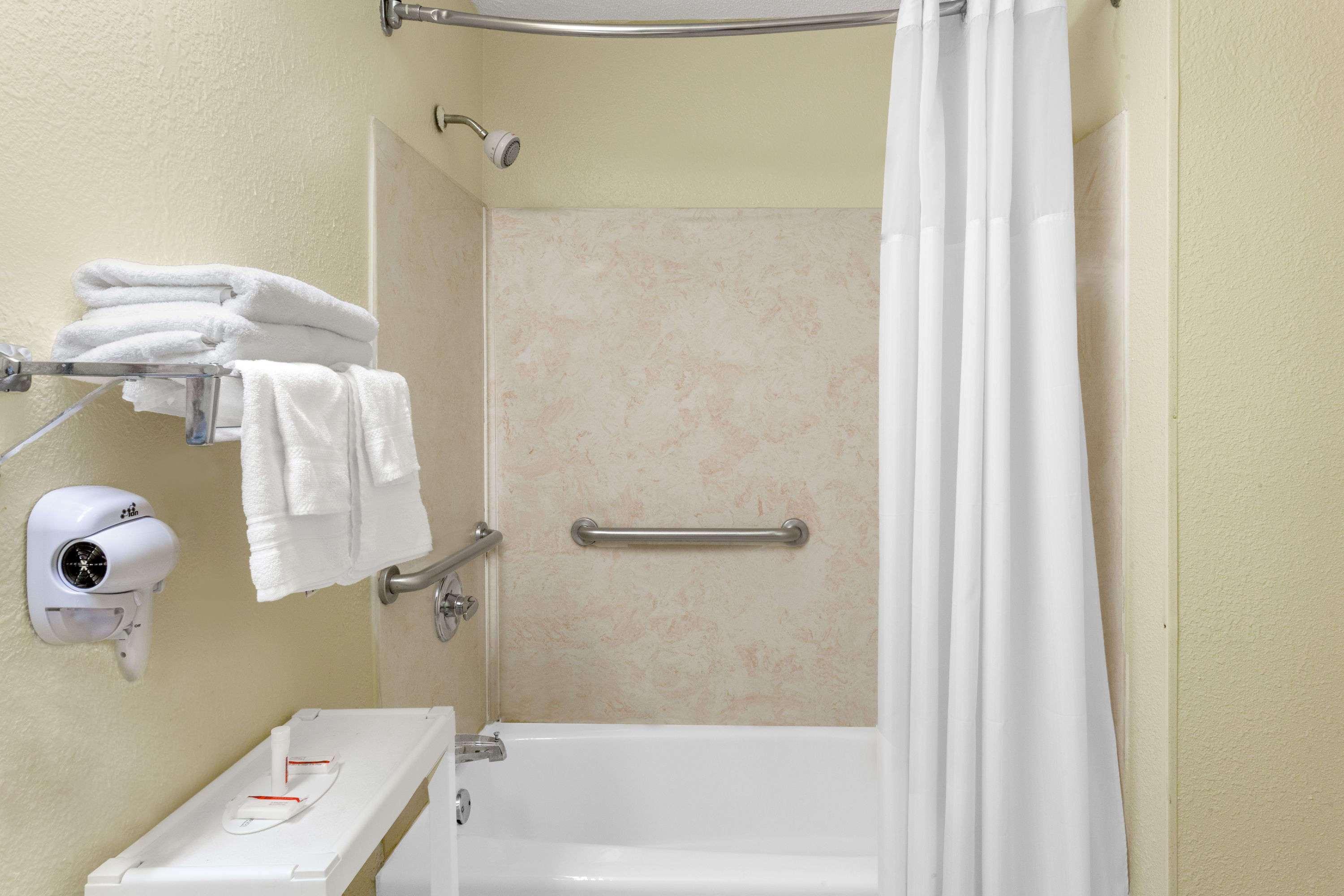 Hotel Days By Wyndham Ne Fort Jackson 2*