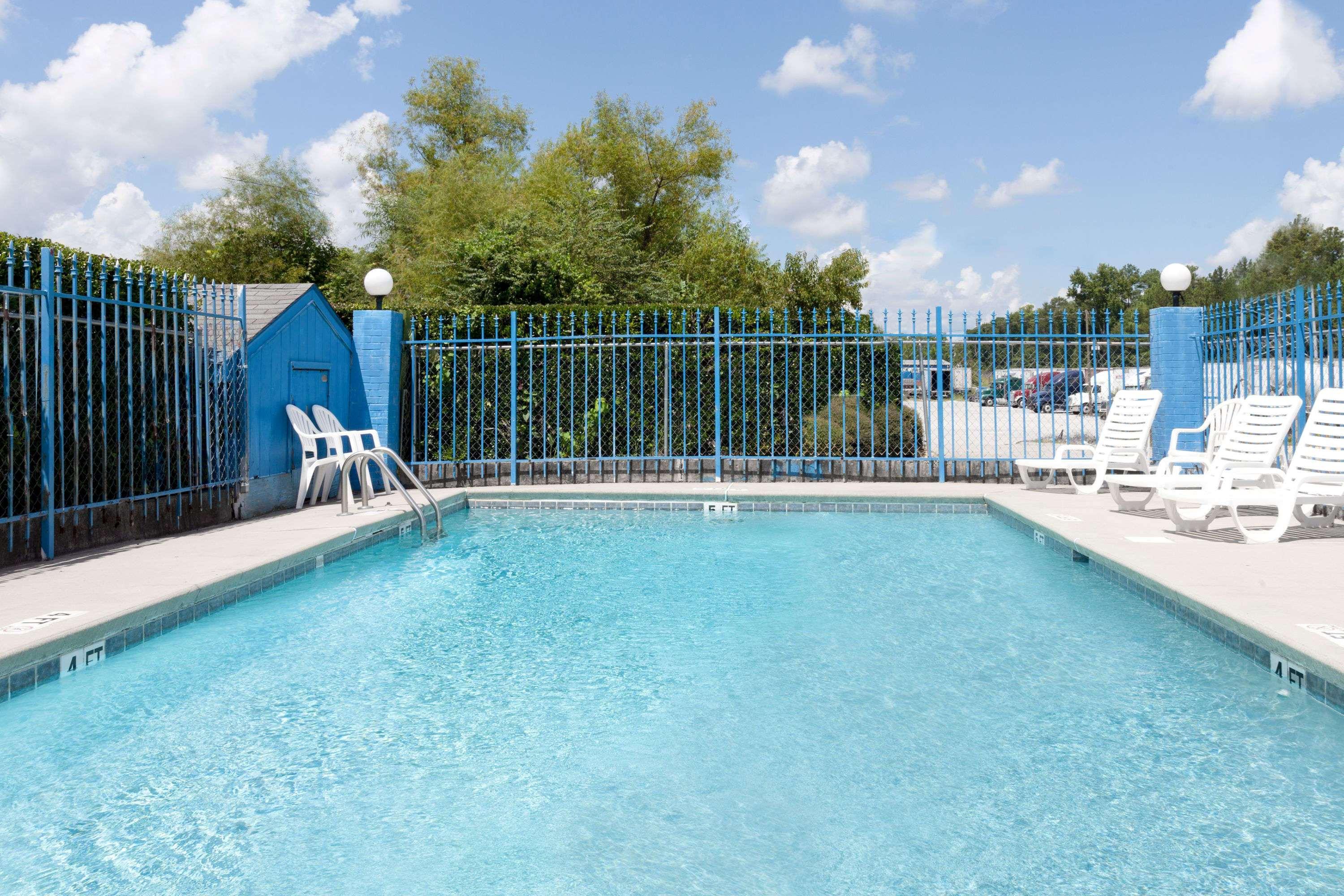 Hotel Days By Wyndham Ne Fort Jackson Columbia