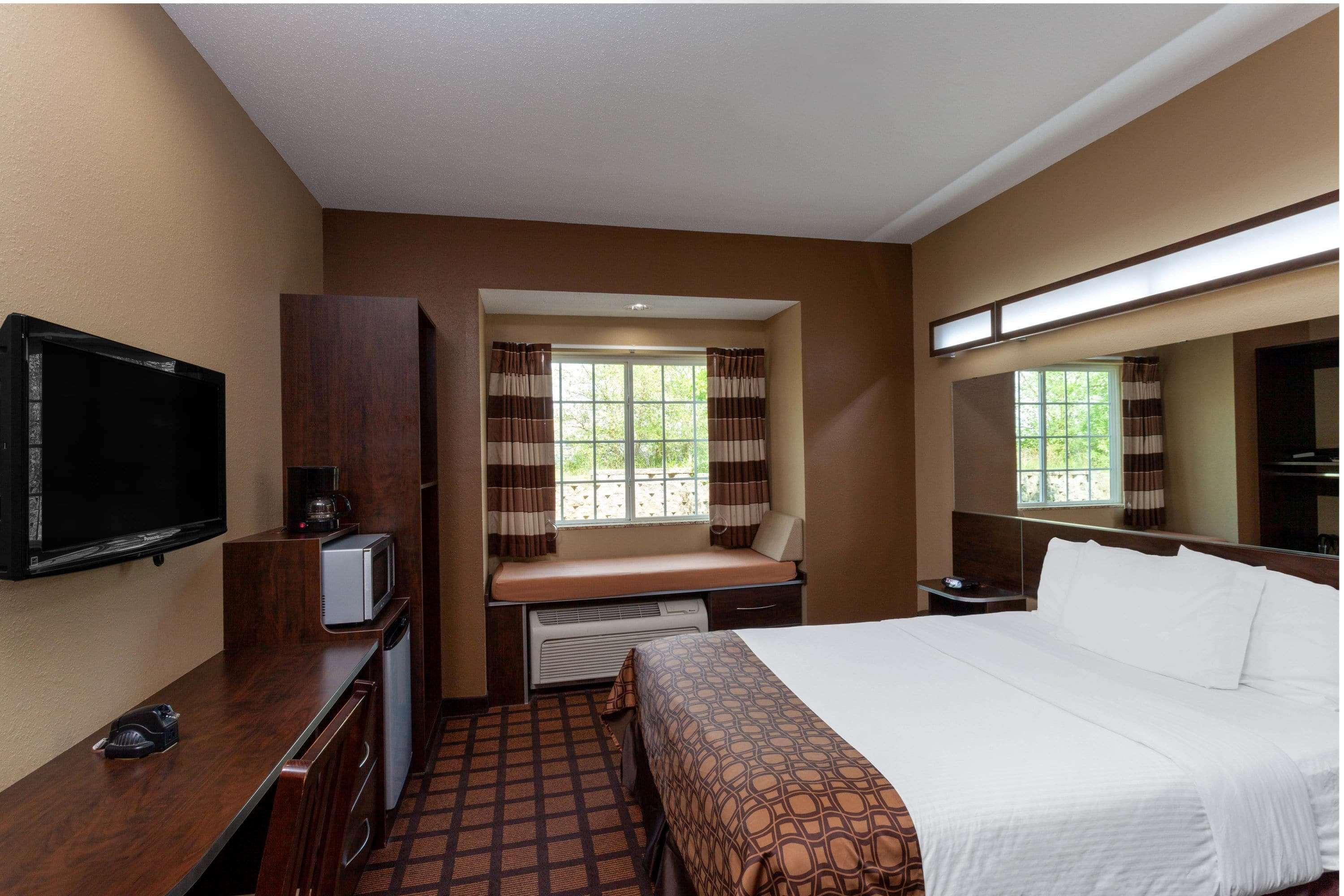 Microtel & By Wyndham Motel
