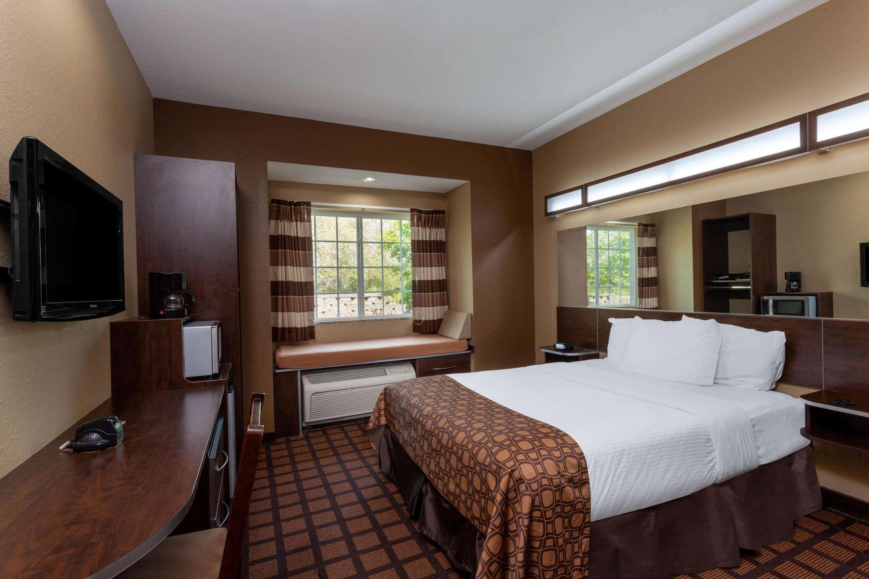 Motel Microtel & By Wyndham 3*
