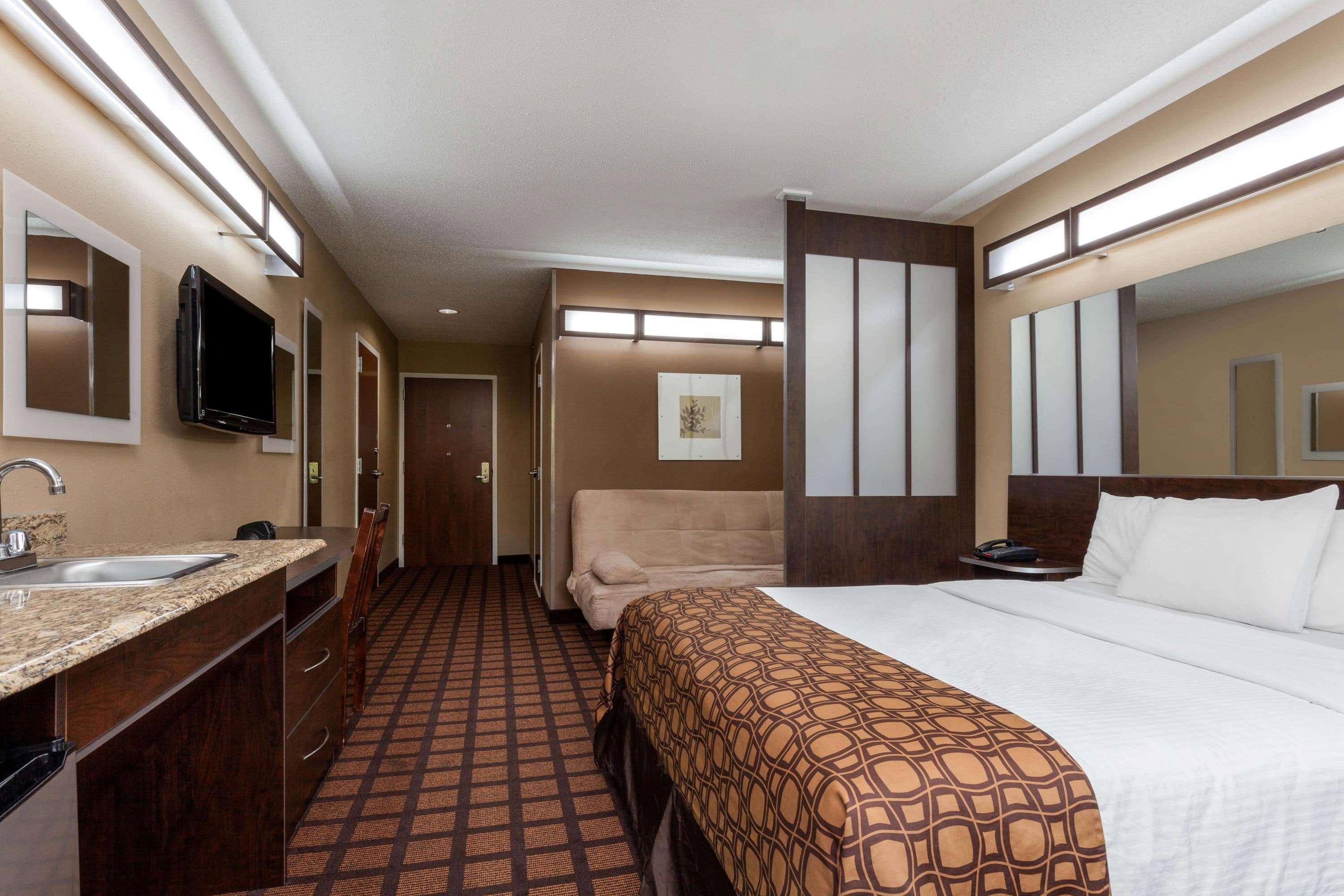 Microtel & By Wyndham 3*