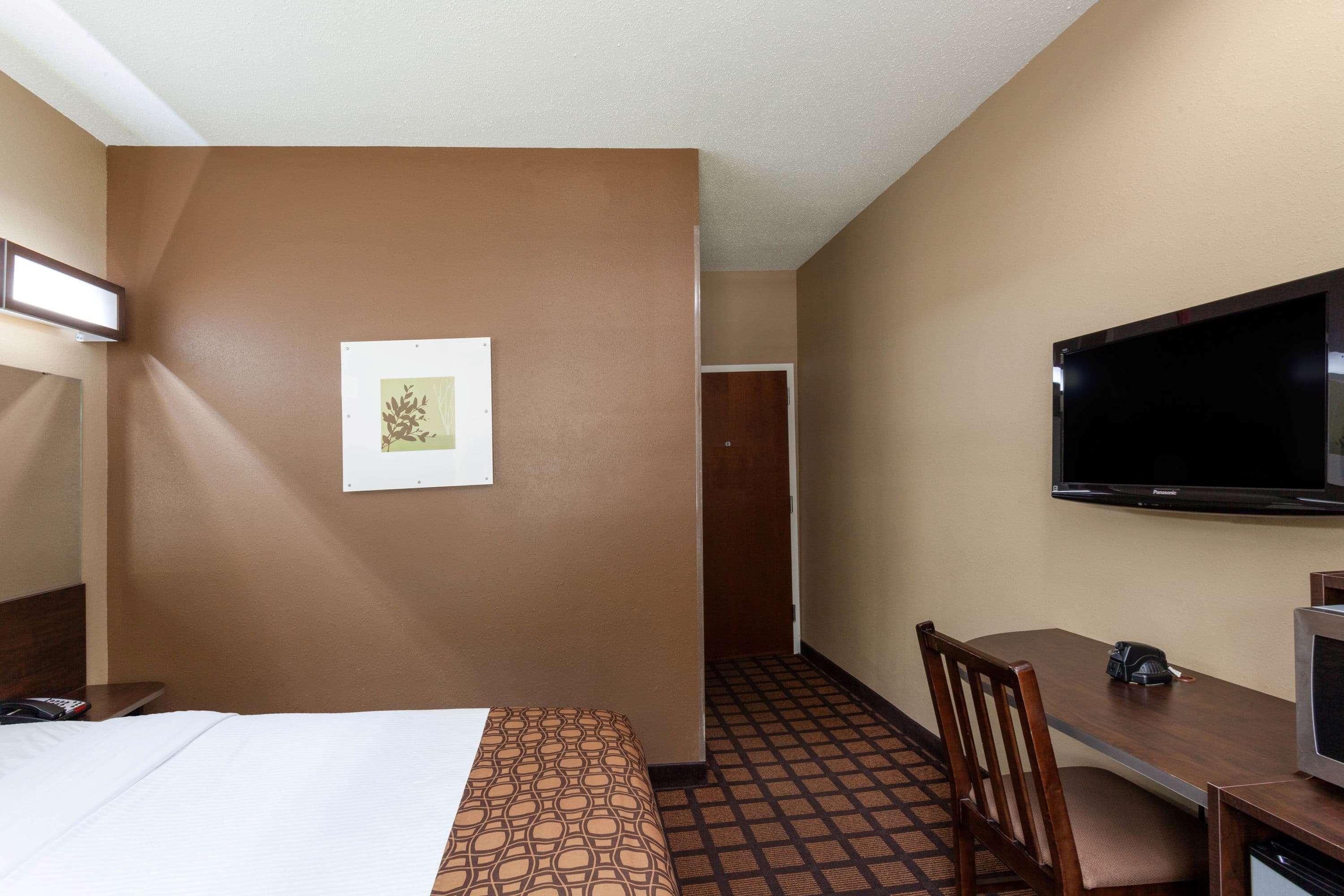 Microtel & By Wyndham Motel Columbia
