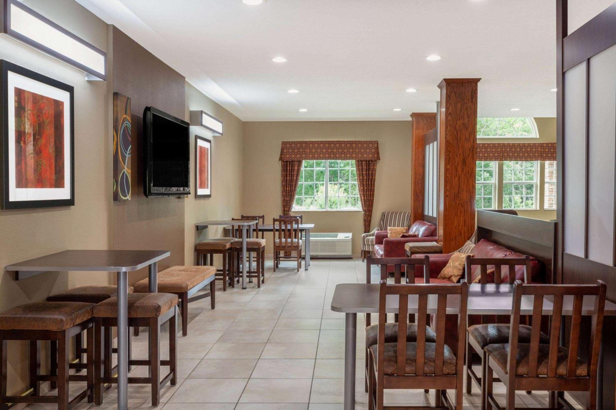 Motel Microtel & By Wyndham