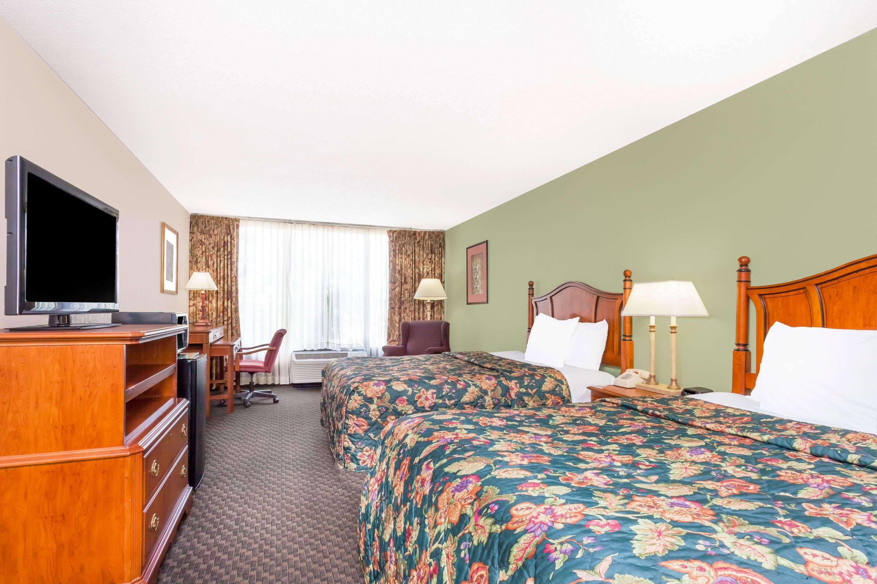 Hotel Days & By Wyndham Se Ft Jackson 2*