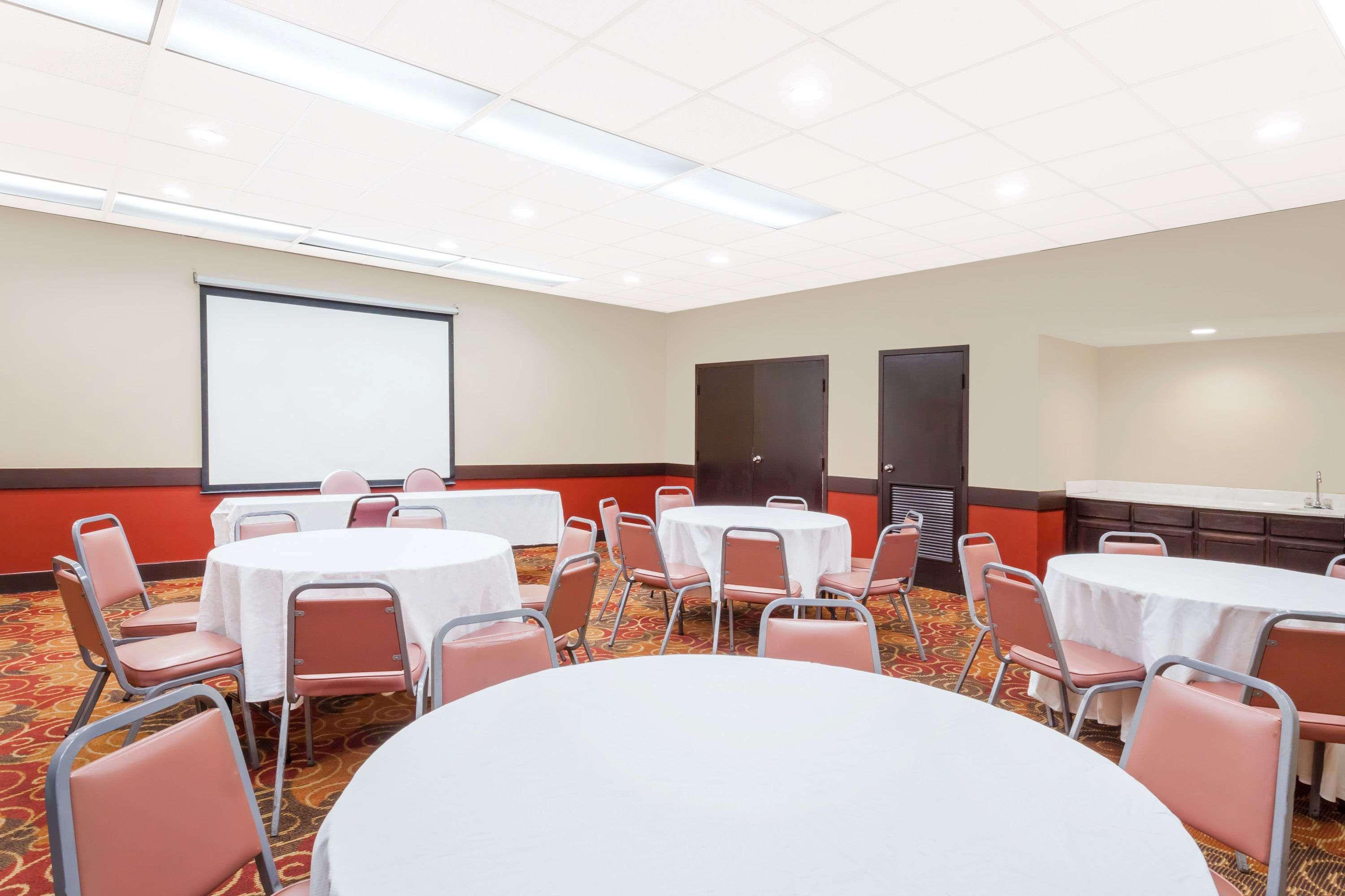 Hotel Days & By Wyndham Se Ft Jackson Columbia