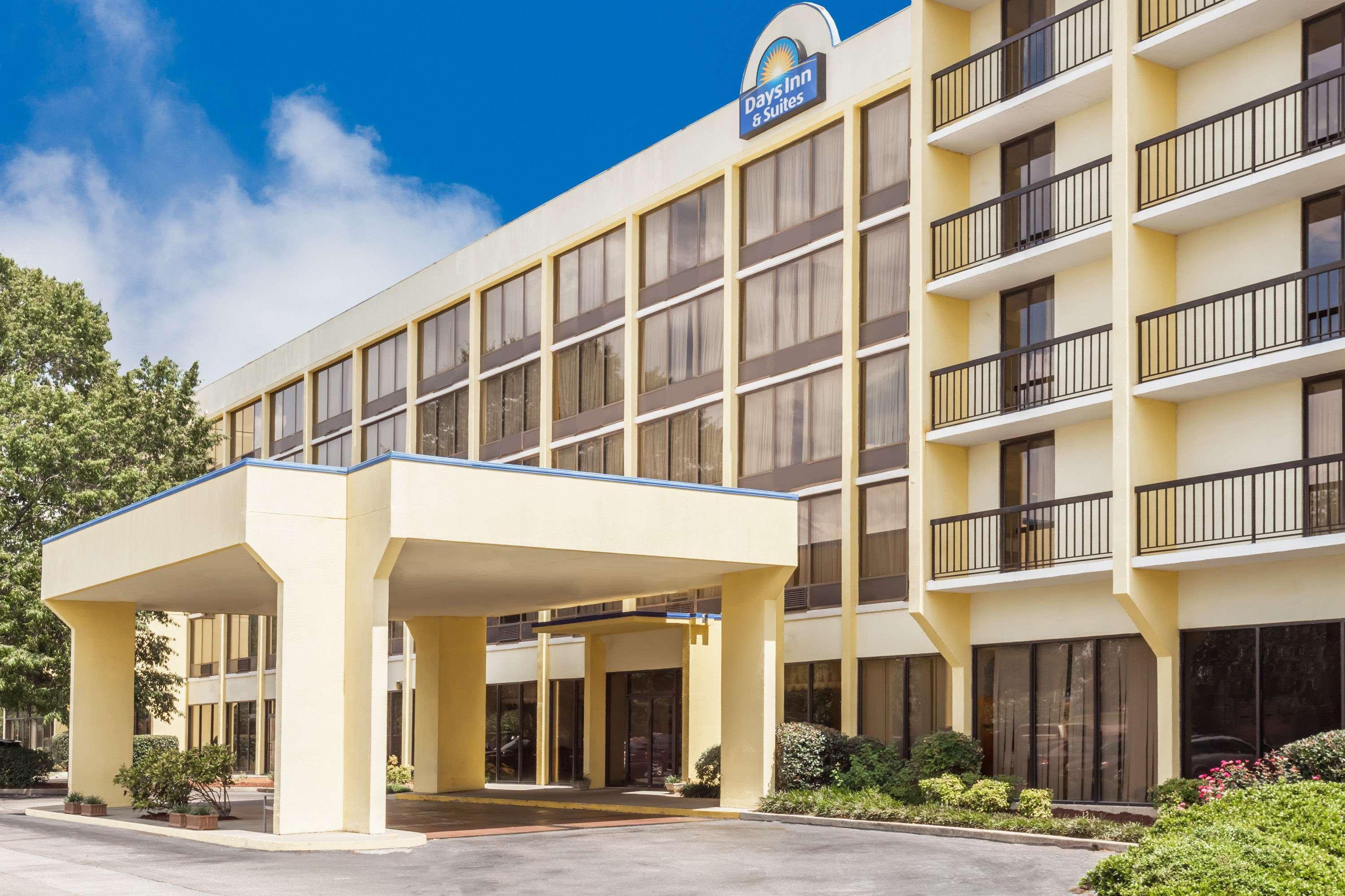Days & By Wyndham Se Ft Jackson Hotel Columbia