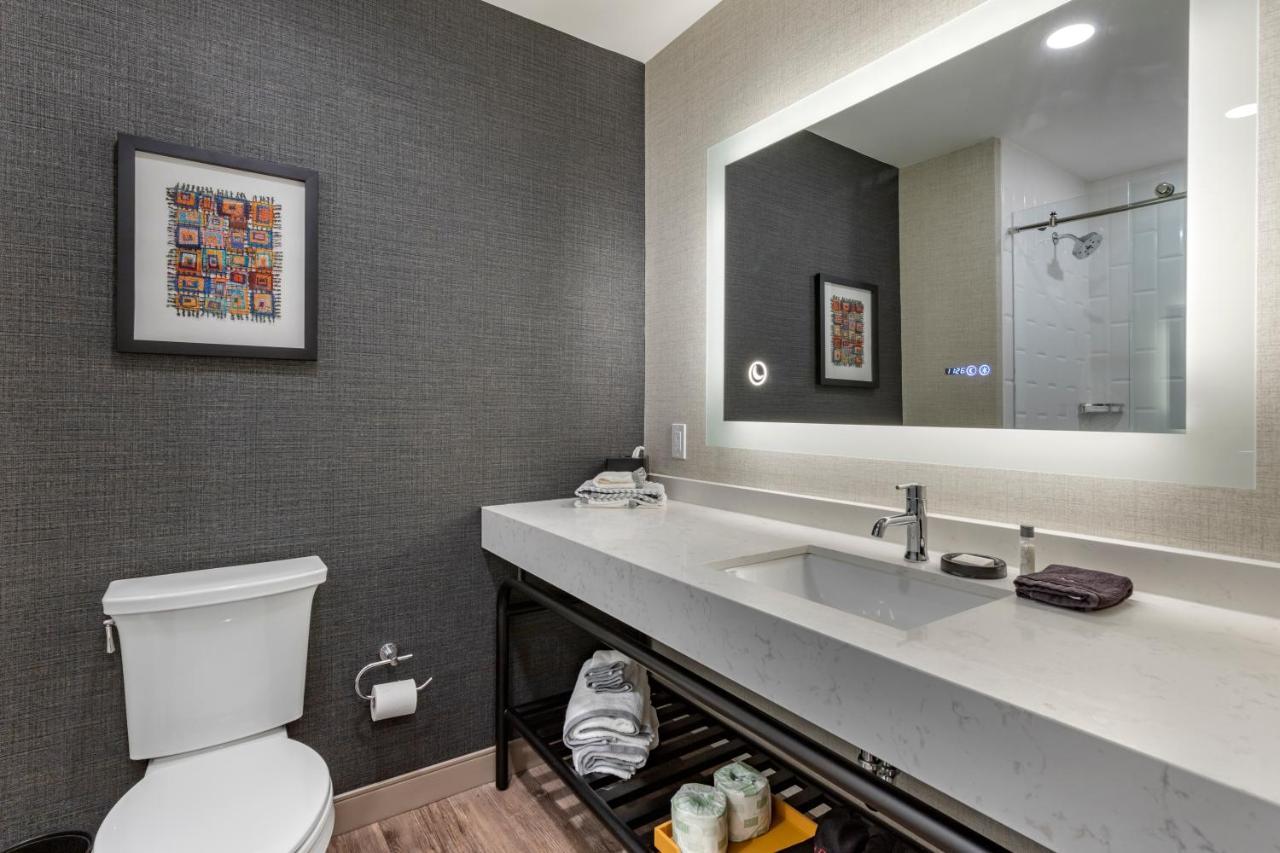 Cambria Downtown The Vista Hotel Columbia