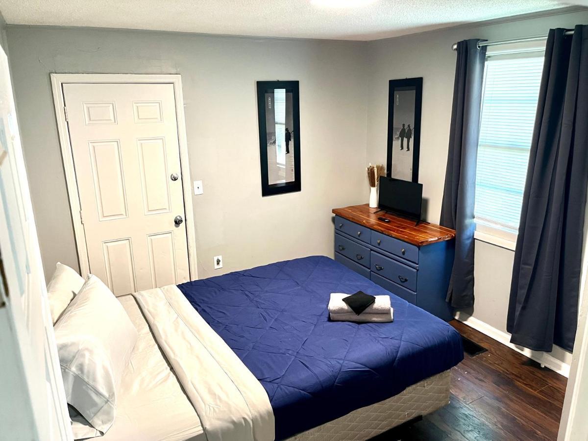 Renovated Mins From Hospital, Downtown, Ft Jackson, Stadium & State Fair Apartment