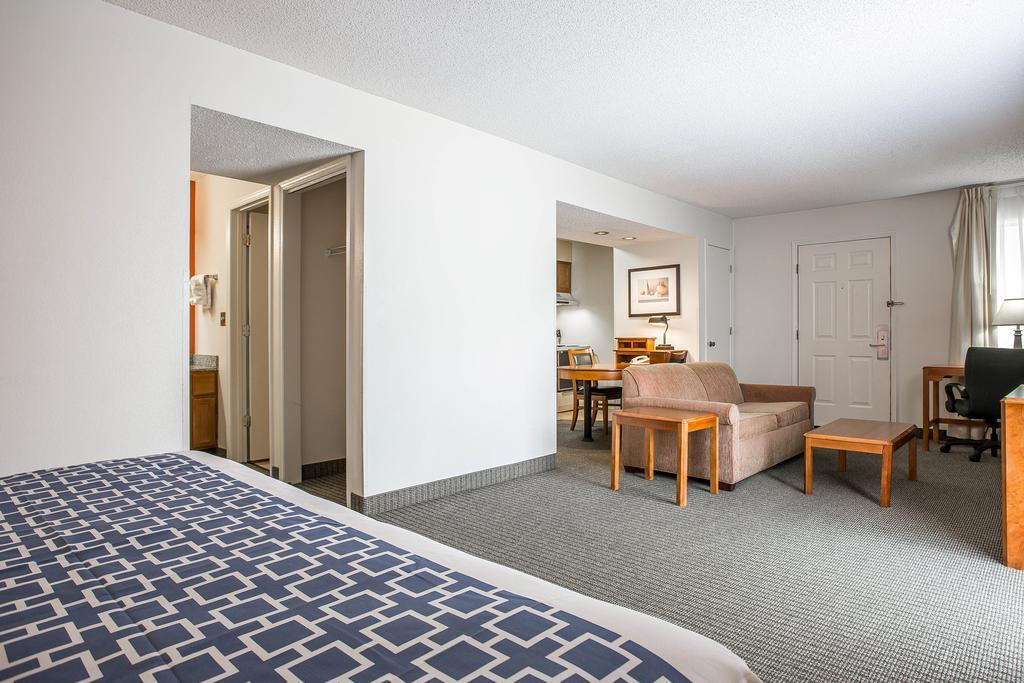 Hotel Cloverleaf - Columbia, Sc