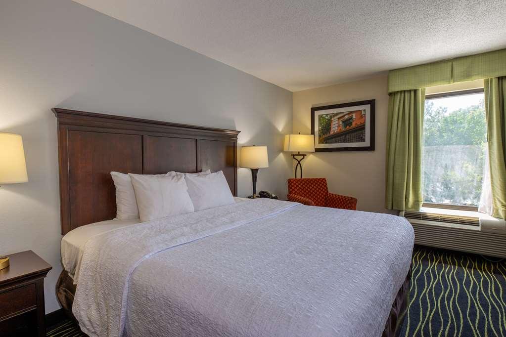 Hampton I-26/harbison Blvd Hotel