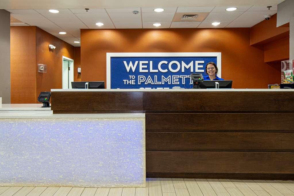 Hampton I-26/harbison Blvd Hotel 3*