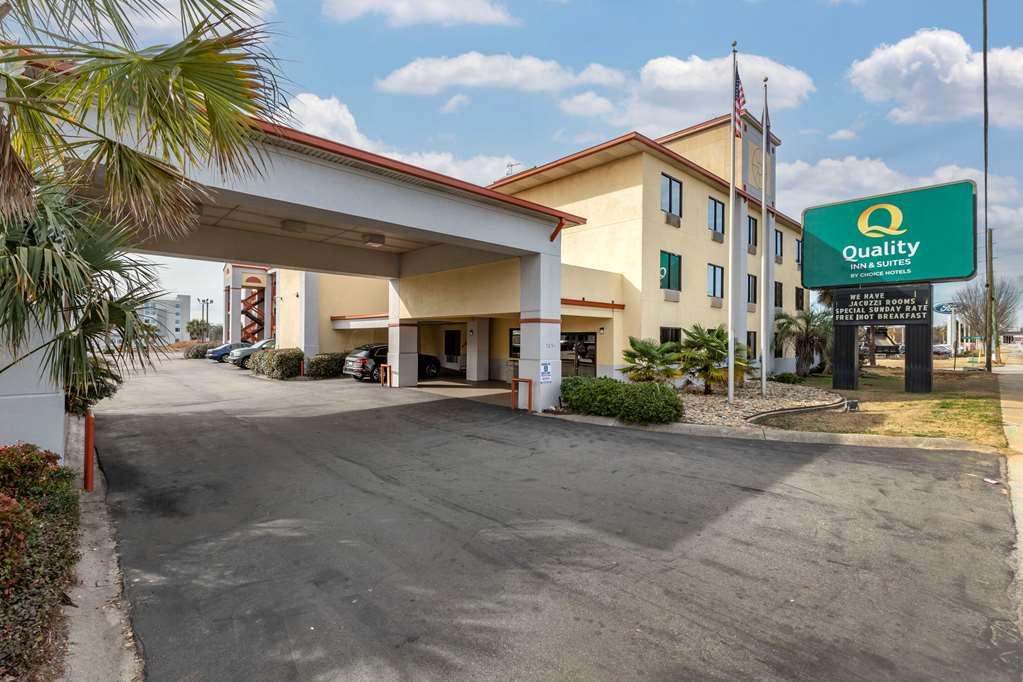 Hotel Quality And Ft Jackson Maingate 3*