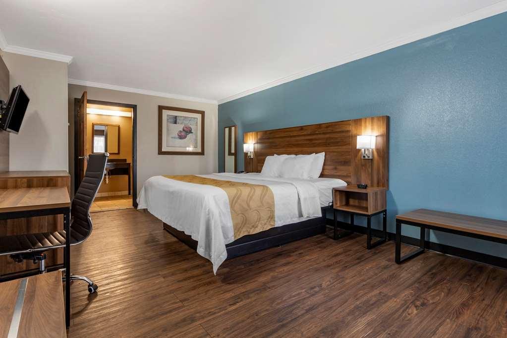 Quality And Ft Jackson Maingate Hotel