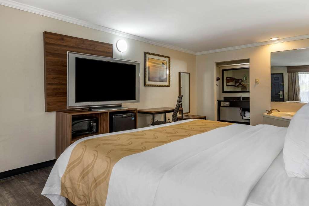 Quality And Ft Jackson Maingate Hotel 3*