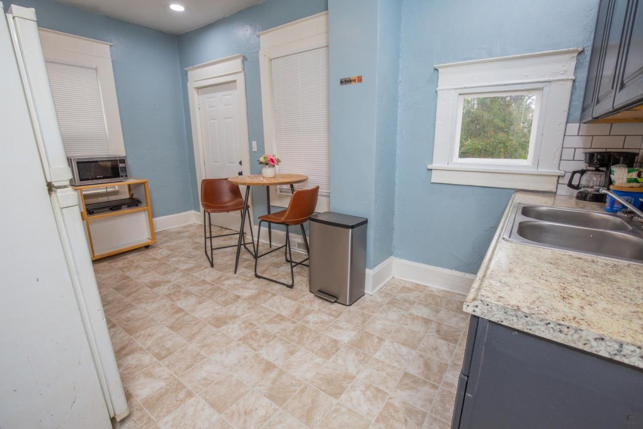 Quiet, Cozy, Walk To Eateries! Holiday home Columbia