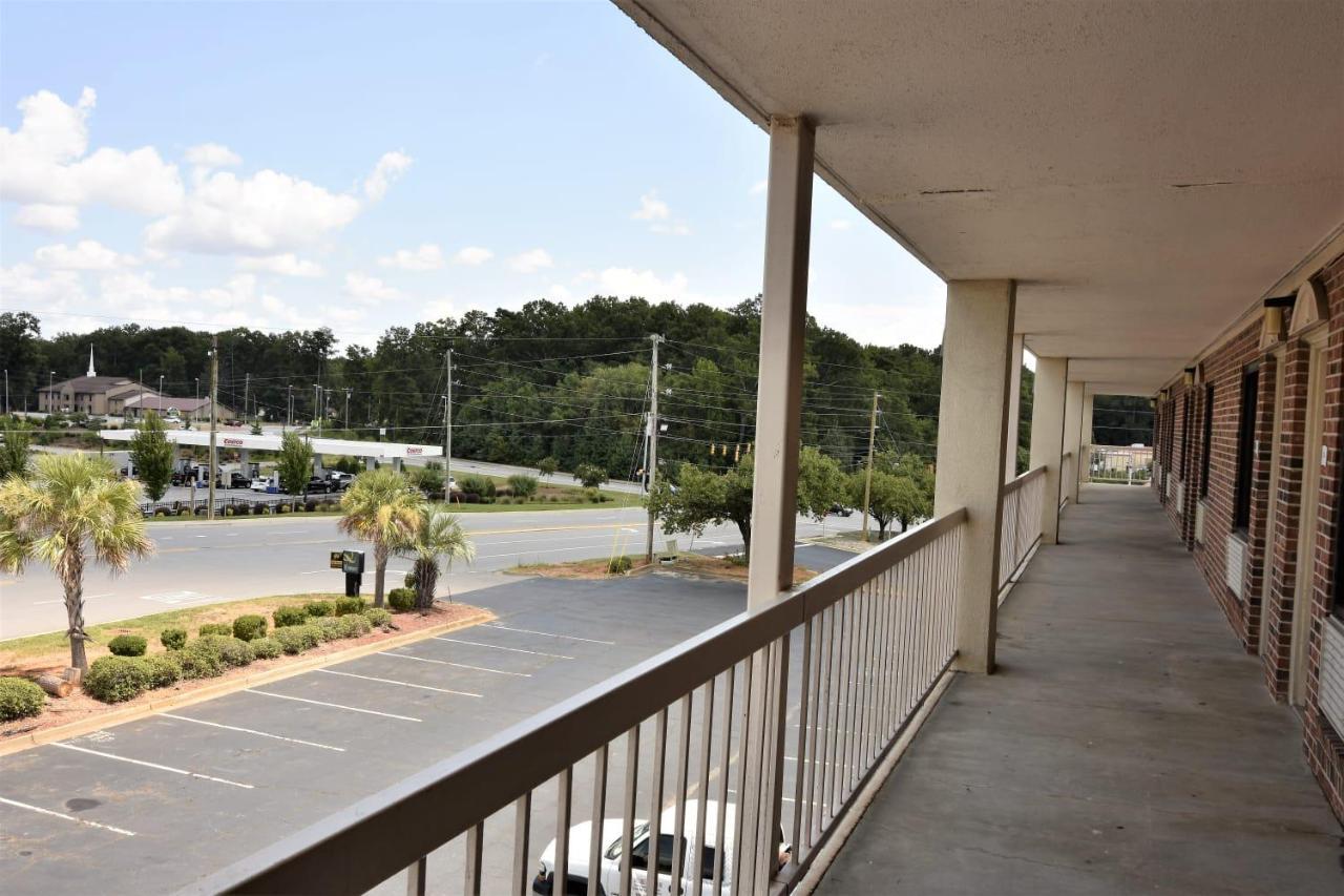 Rodeway Harbison Area 2*