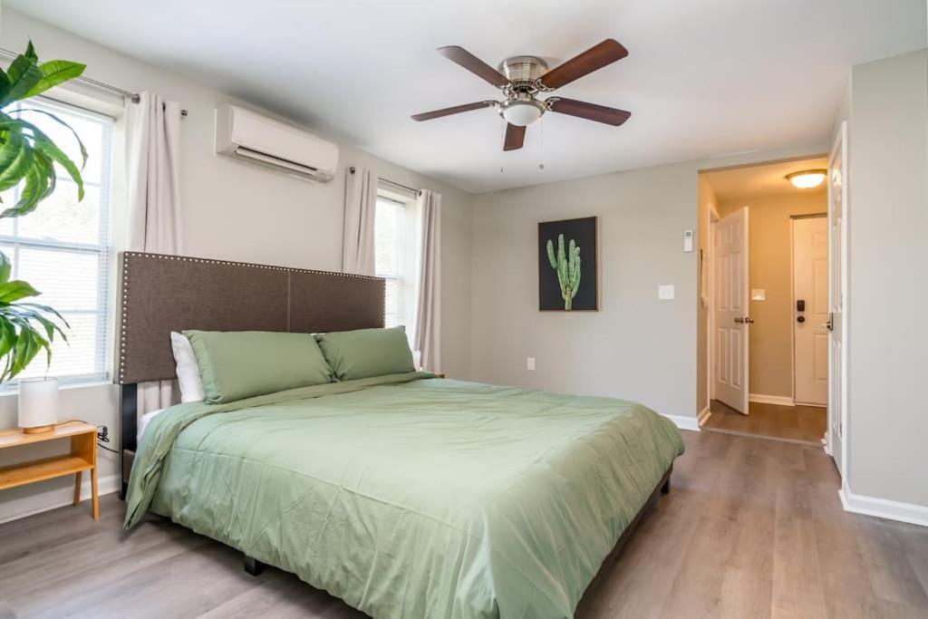 Plush 1 Bed Near Five Points! Bring Your Pets! *