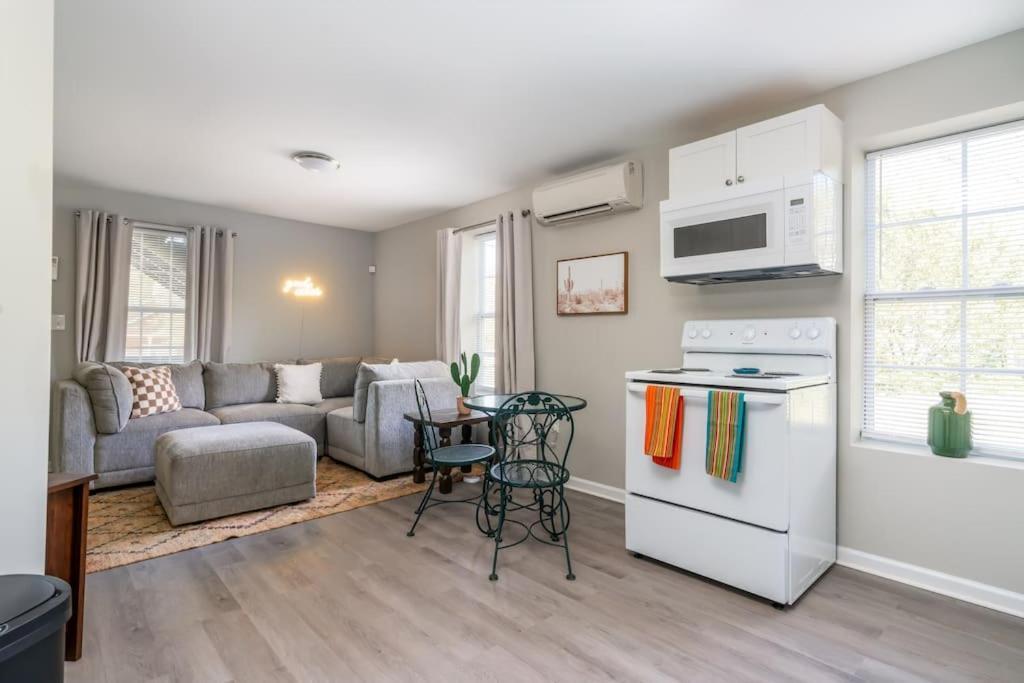 Plush 1 Bed Near Five Points! Bring Your Pets!
