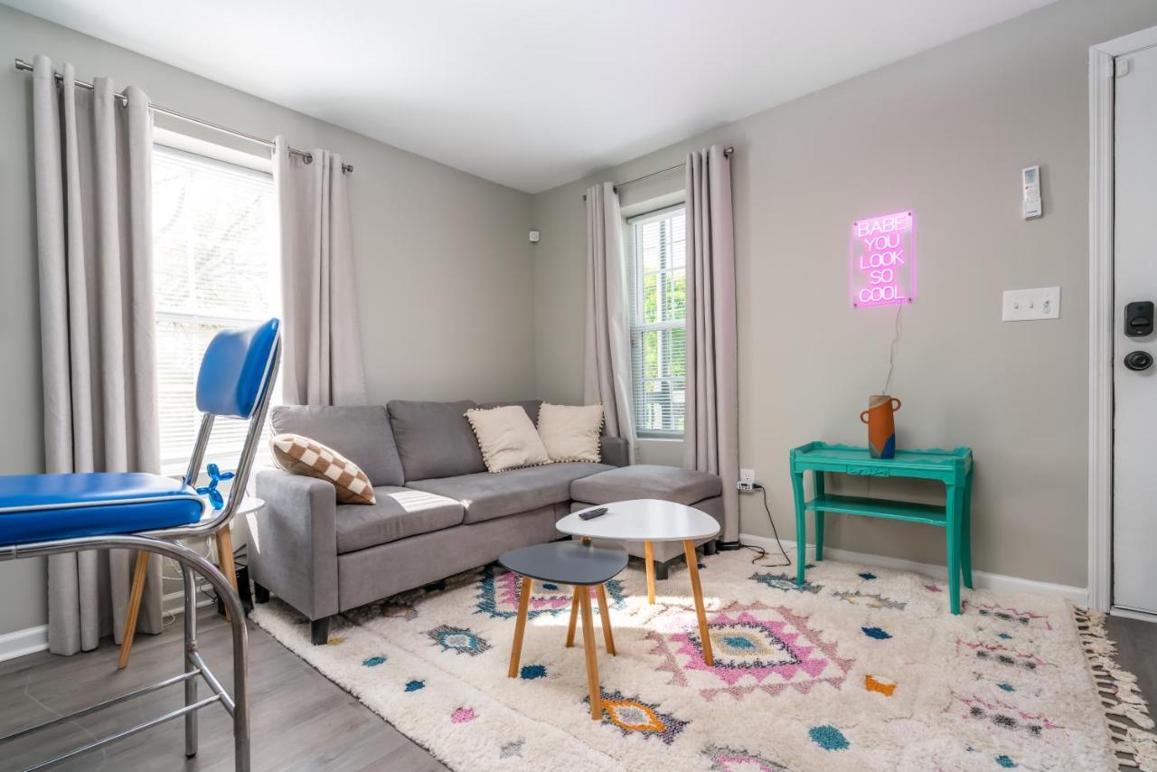 Cozy 1 Bed Near Five Points! Bring Your Pets!