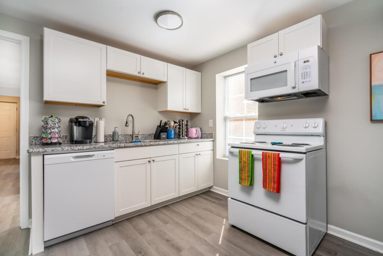 Apartment Cozy 1 Bed Near Five Points! Bring Your Pets!