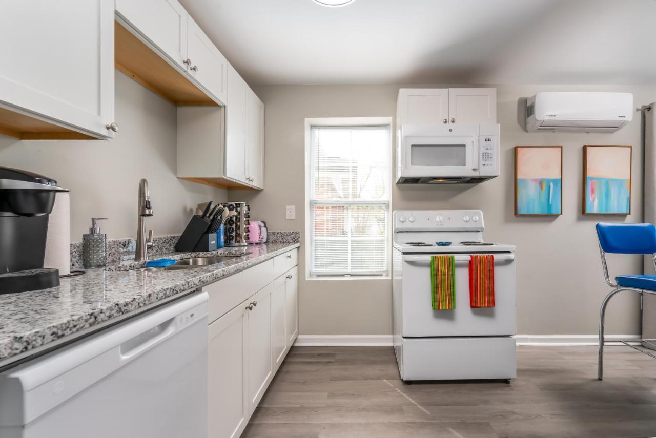 Cozy 1 Bed Near Five Points! Bring Your Pets! Apartment Columbia