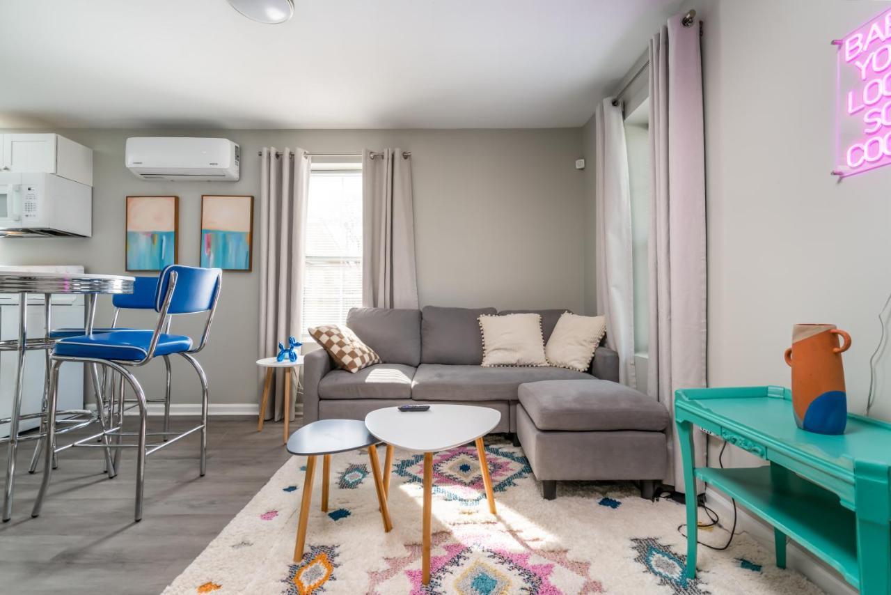 Cozy 1 Bed Near Five Points! Bring Your Pets! *