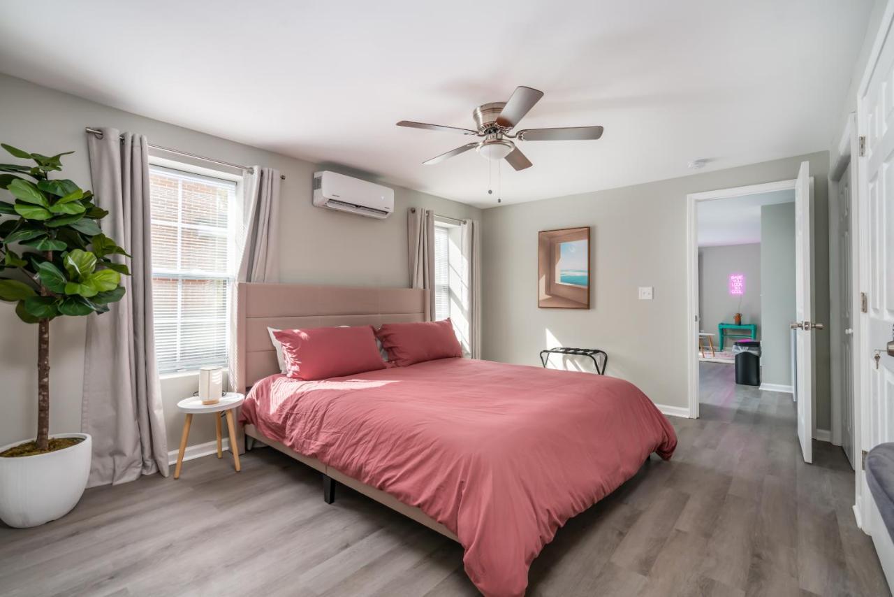 Apartment Cozy 1 Bed Near Five Points! Bring Your Pets!