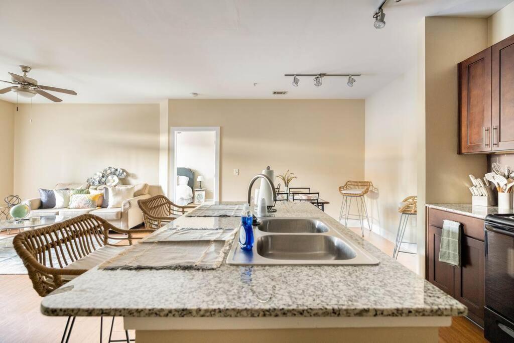 Modern & Cozy2br Near Ft Jackson Apartment *