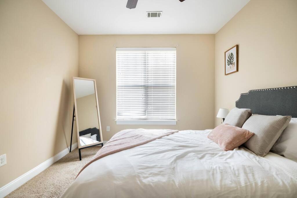Modern & Cozy2br Near Ft Jackson Apartment *