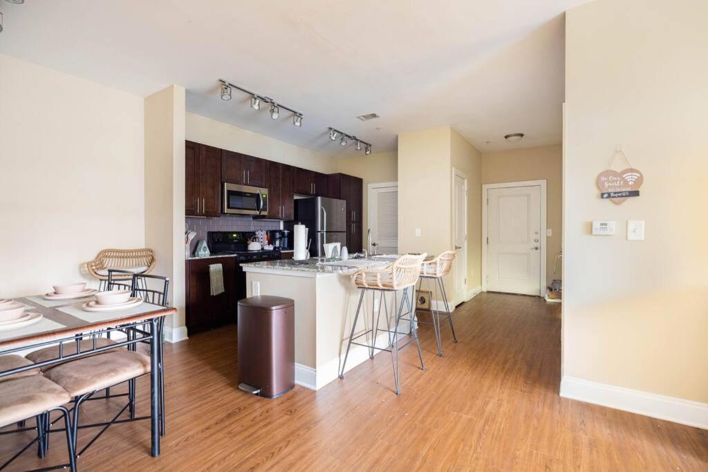 Apartment Modern & Cozy2br Near Ft Jackson *