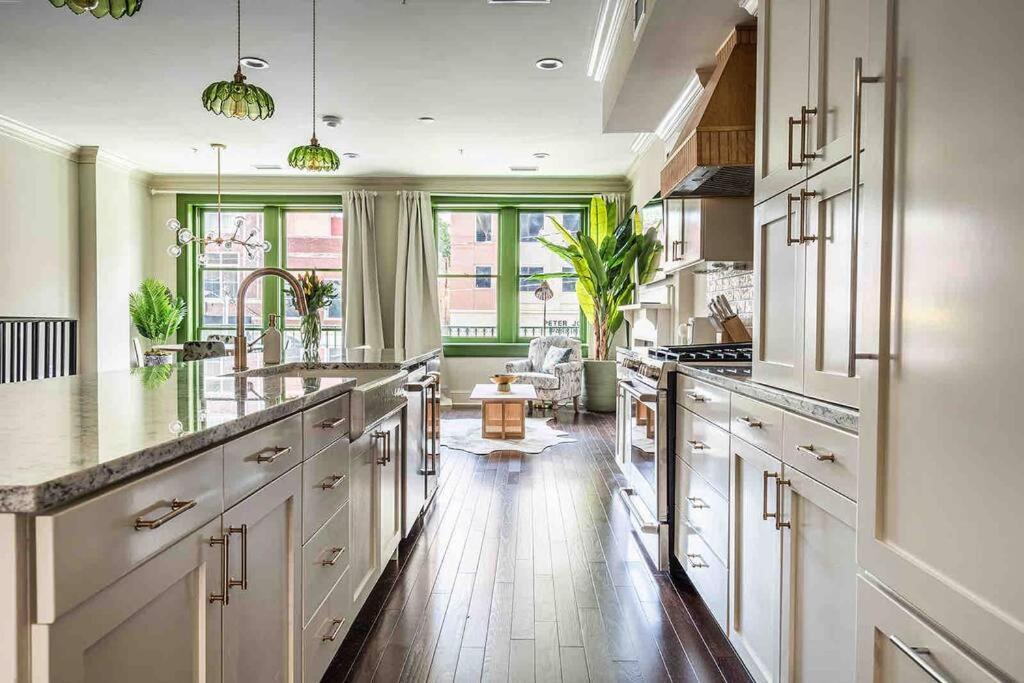 Urban Oasis W/sunroom-downtown *