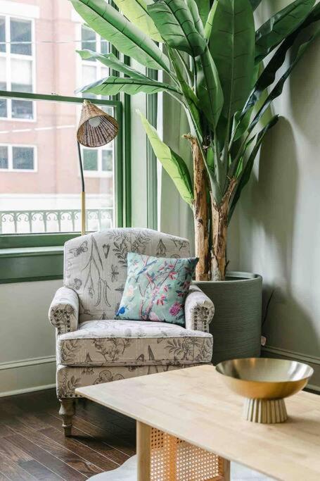 Urban Oasis W/sunroom-downtown *