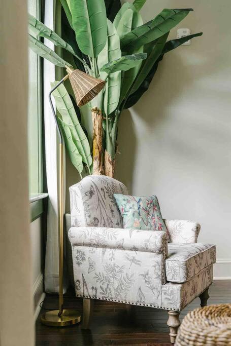 Urban Oasis W/sunroom-downtown