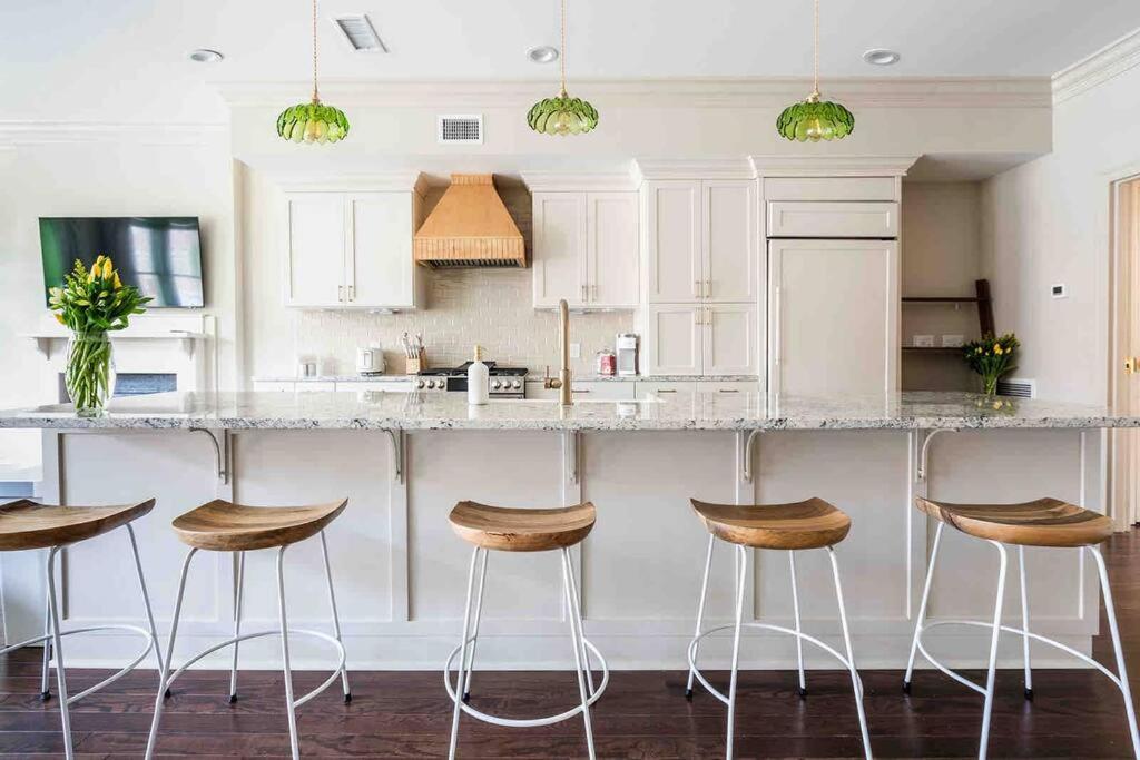 Urban Oasis W/sunroom-downtown Apartment Columbia