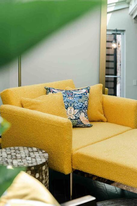 Urban Oasis W/sunroom-downtown Apartment Columbia