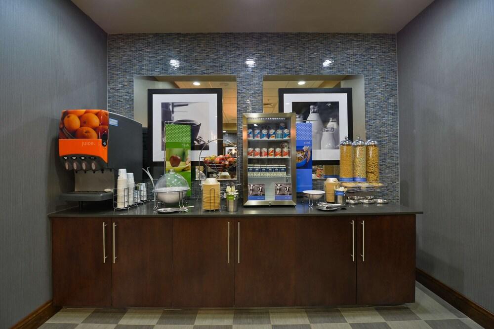 Hotel Hampton & Columbia/southeast-fort Jackson 3*