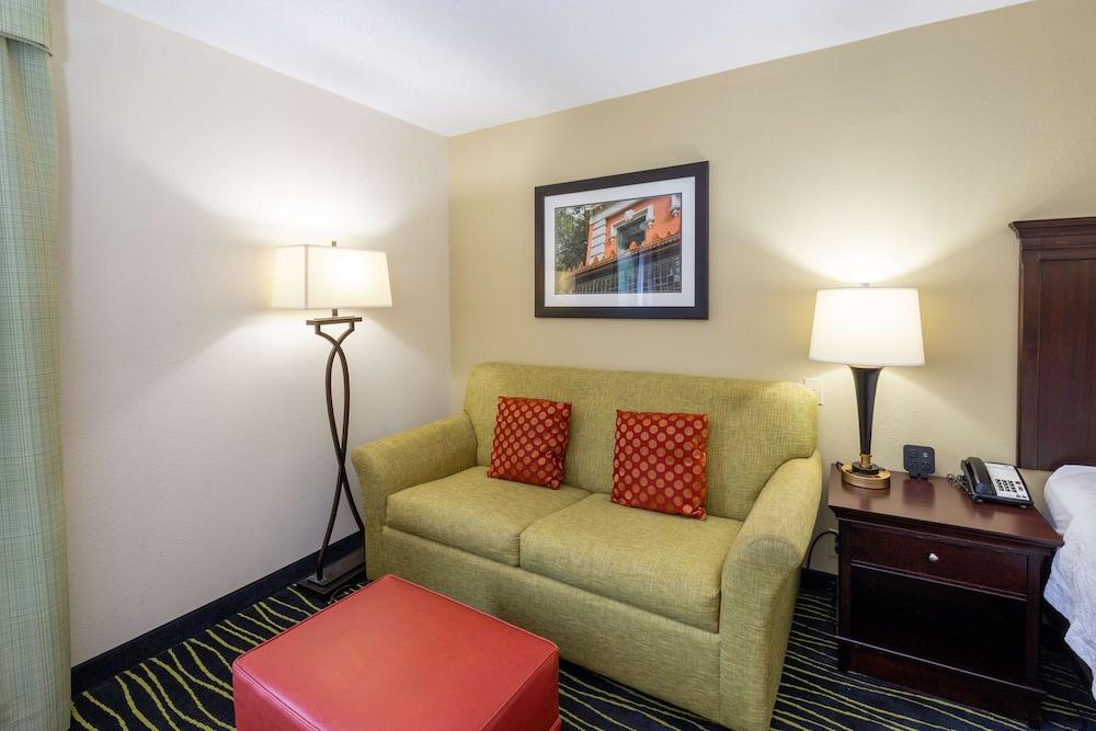 Hampton I-26/harbison Blvd Hotel