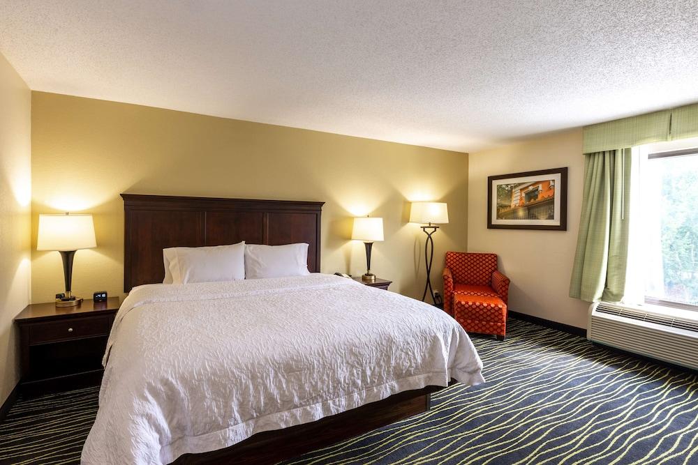 Hampton I-26/harbison Blvd Hotel